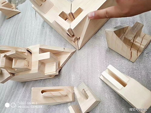 華洲數(shù)控的自動(dòng)榫頭加工設(shè)備